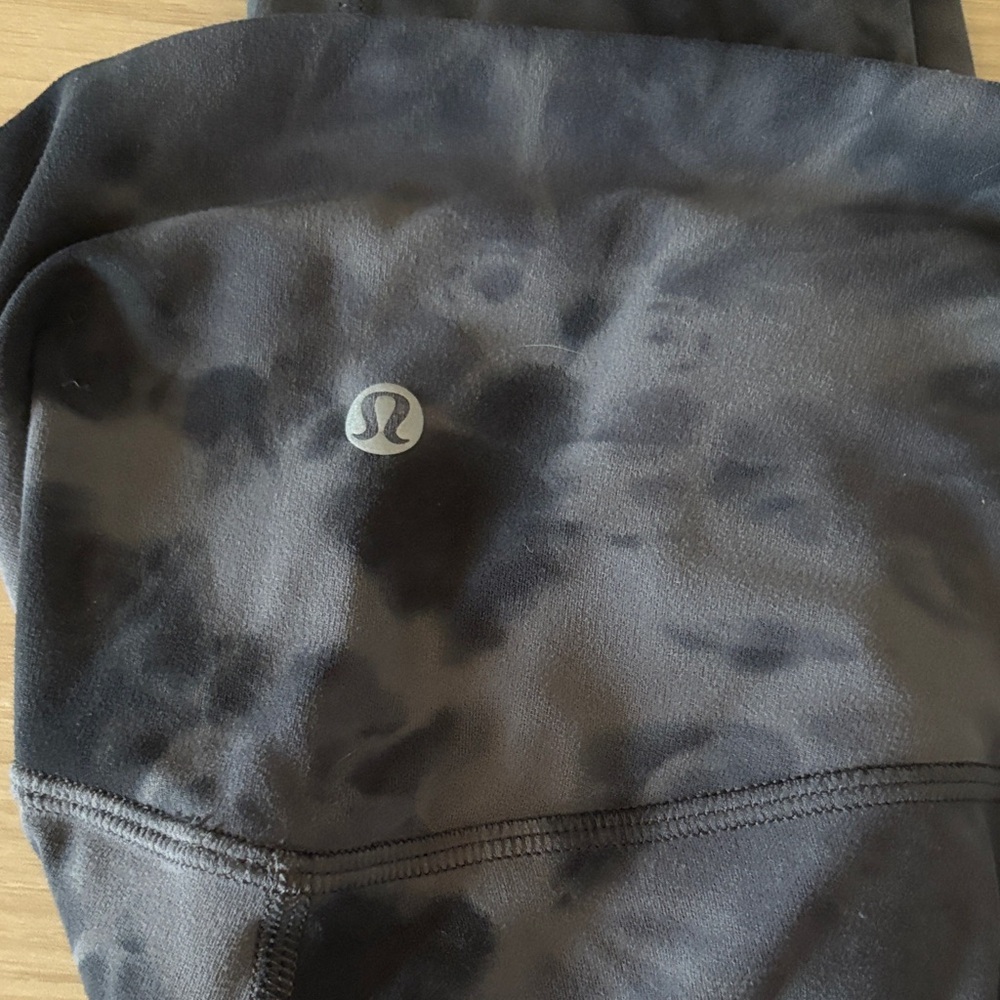 Lululemon Tie-Dye Align Leggings - size 6 - Picture 3 of 5